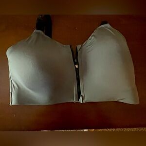 Torrid sports bra, 40DD, fully adjustable shoulder straps